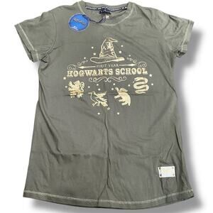 NEW Harry Potter 1st Year Hogwarts School Tee Women's Size Medium Green Gold